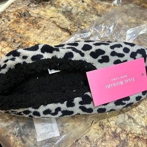 Isaac Mizrahi Slippers Size Medium
